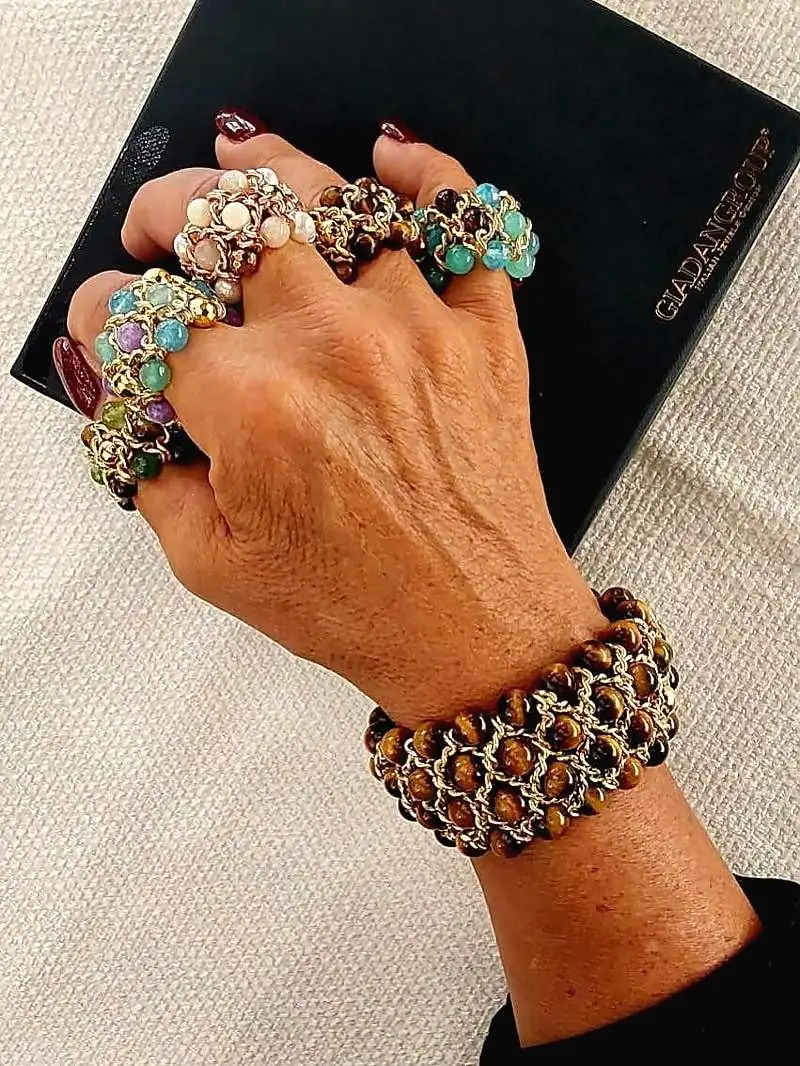 Anelli e bracciale GiadanGroup con pietre naturali colorate
