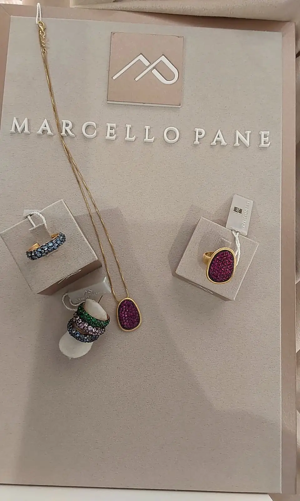 Pendente, anelli e fedine Marcello Pane con pavé colorato
